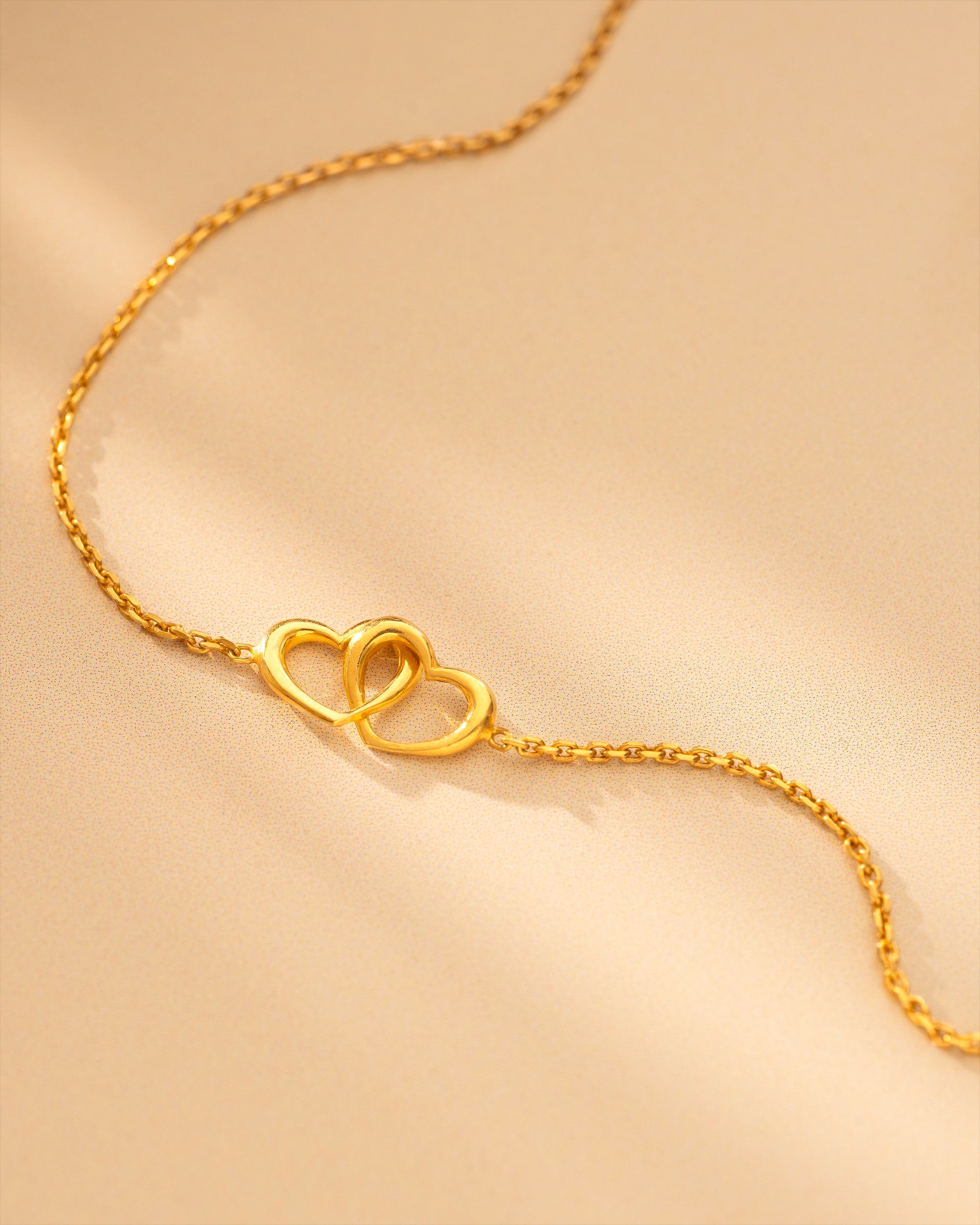 Gold linked hearts bracelet